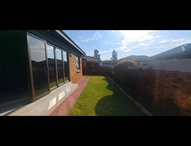 3 BEDROOM HOUSE FOR SALE IN ALBERTSDAL